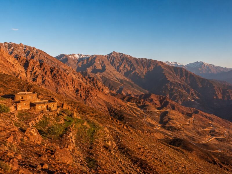 Zoom sur : Les Hauts Sommets de l&rsquo;Oukaïmeden et leurs Versants Flamboyants